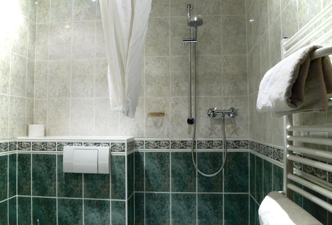 Double Room Private Bathroom