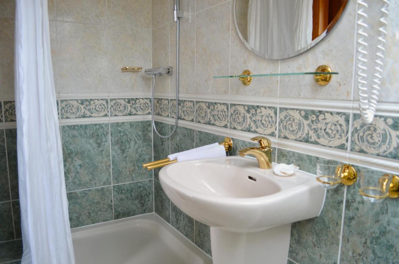 Double Room Private Bathroom