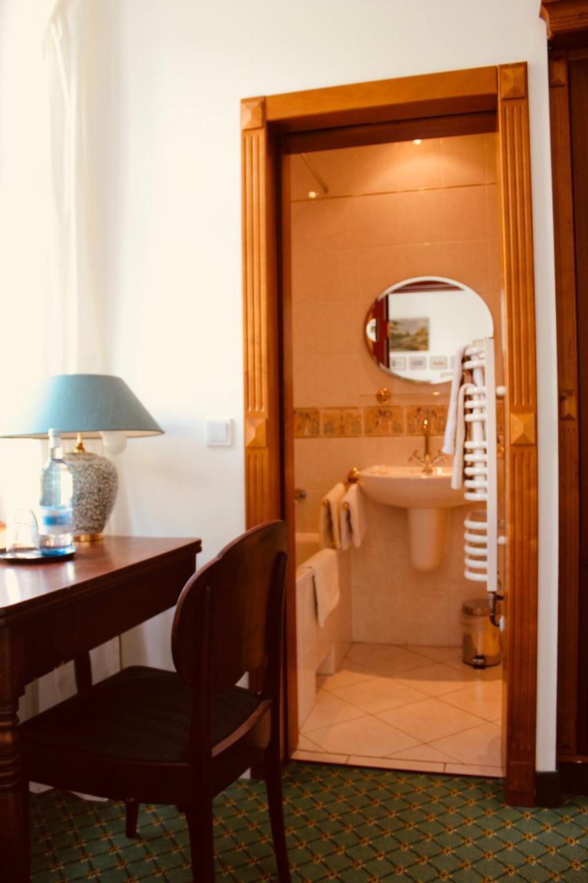 Double Room Private Bathroom